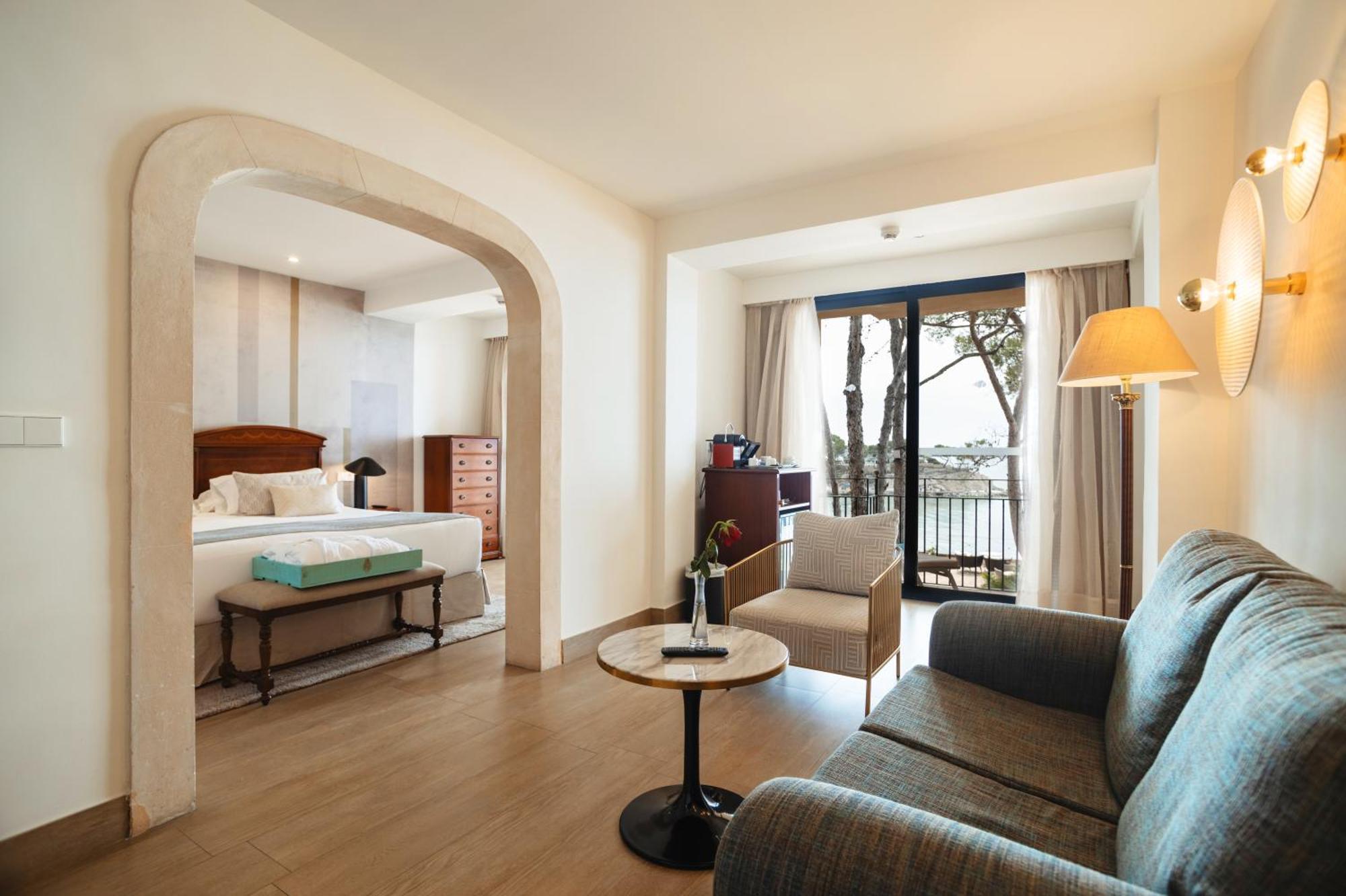 Secrets Mallorca Villamil Resort & Spa - Adults Only ปาเกรา ภายนอก รูปภาพ A suite at the hotel