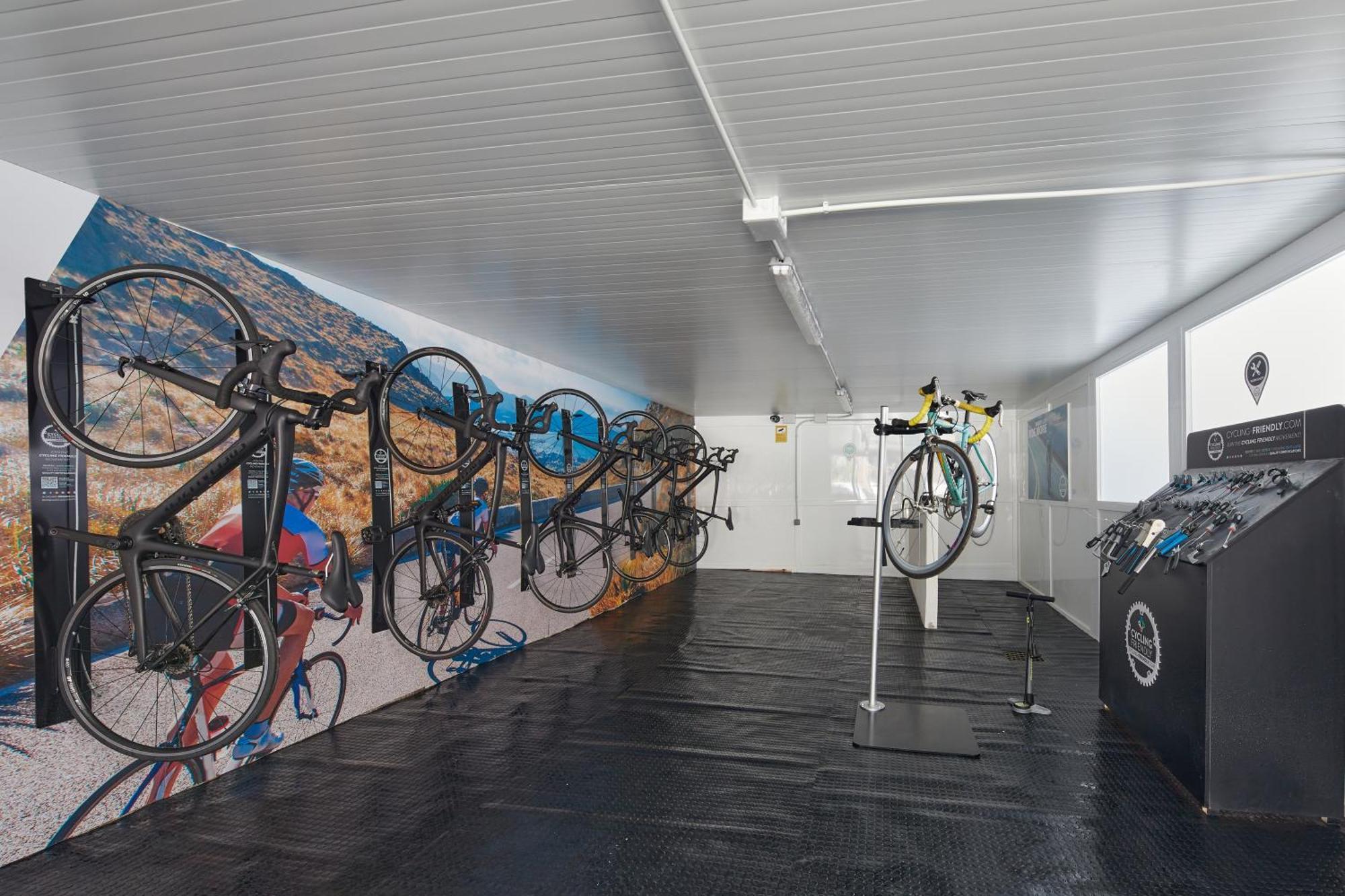 Secrets Mallorca Villamil Resort & Spa - Adults Only ปาเกรา ภายนอก รูปภาพ The bike room