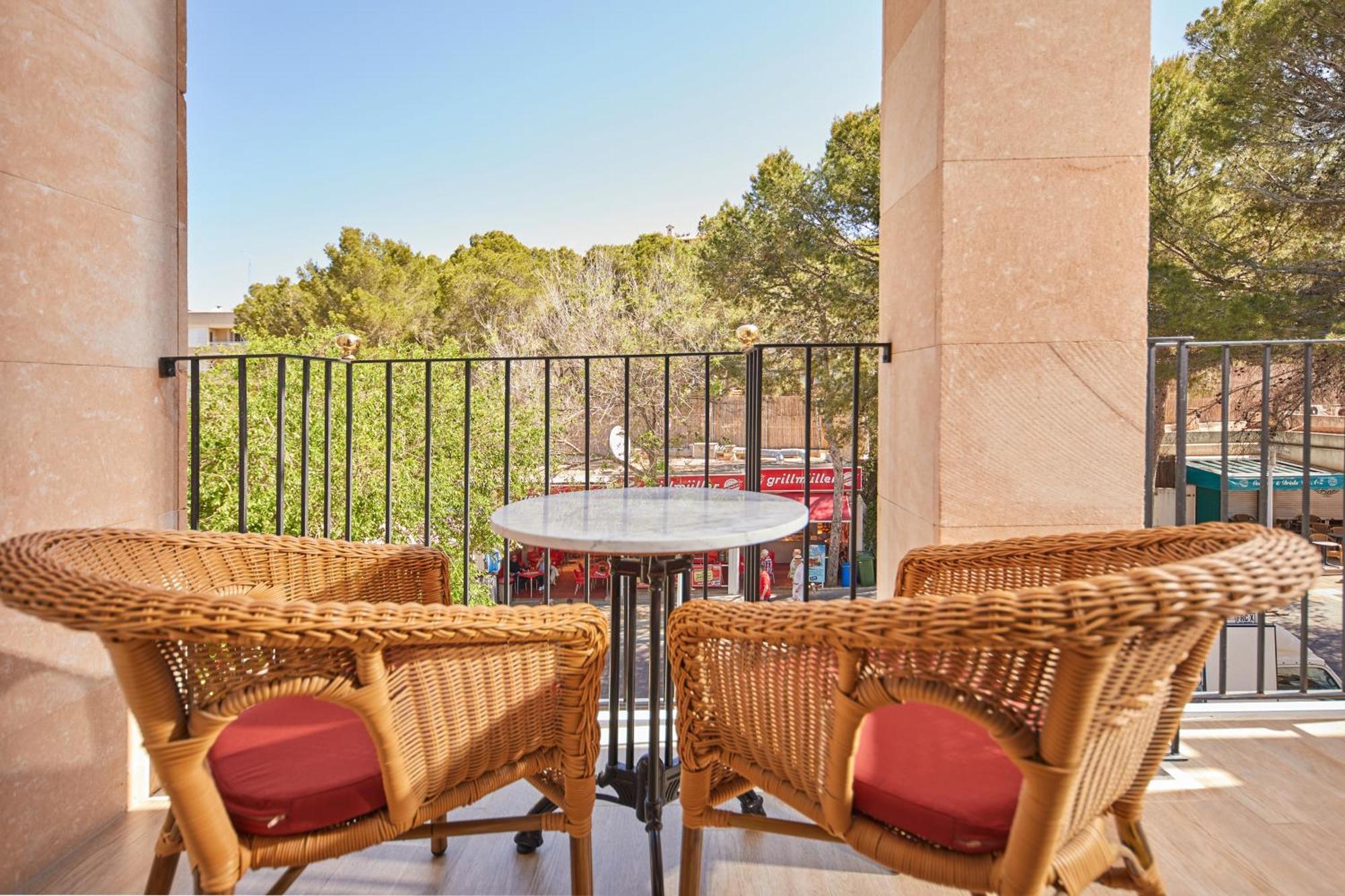 Secrets Mallorca Villamil Resort & Spa - Adults Only ปาเกรา ภายนอก รูปภาพ A balcony at the hotel