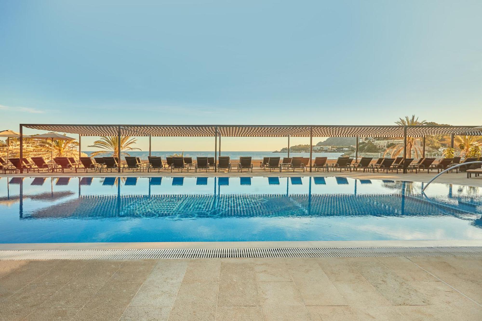 Secrets Mallorca Villamil Resort & Spa - Adults Only ปาเกรา ภายนอก รูปภาพ The swimming pool at the hotel