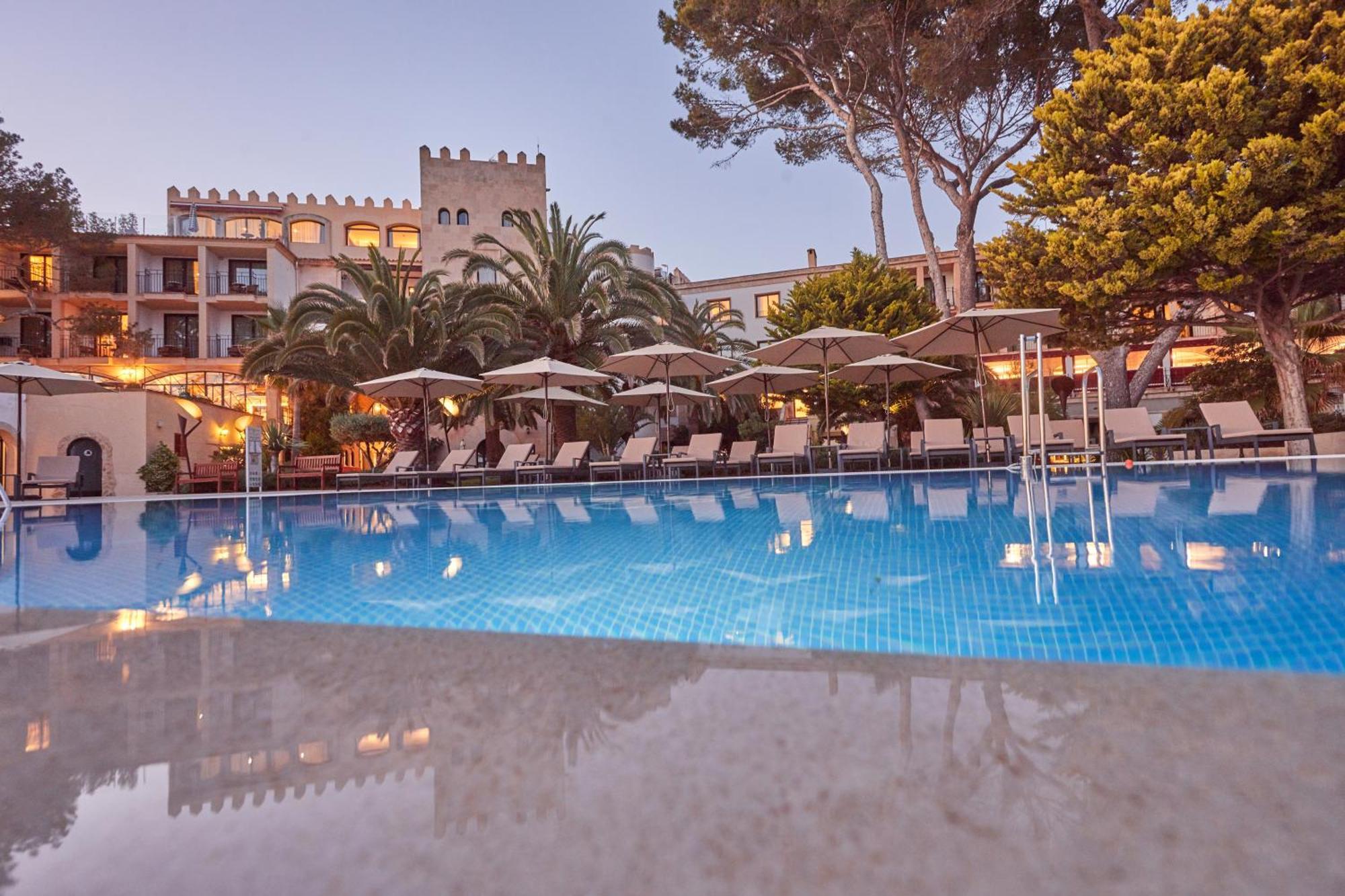 Secrets Mallorca Villamil Resort & Spa - Adults Only ปาเกรา ภายนอก รูปภาพ The hotel's swimming pool