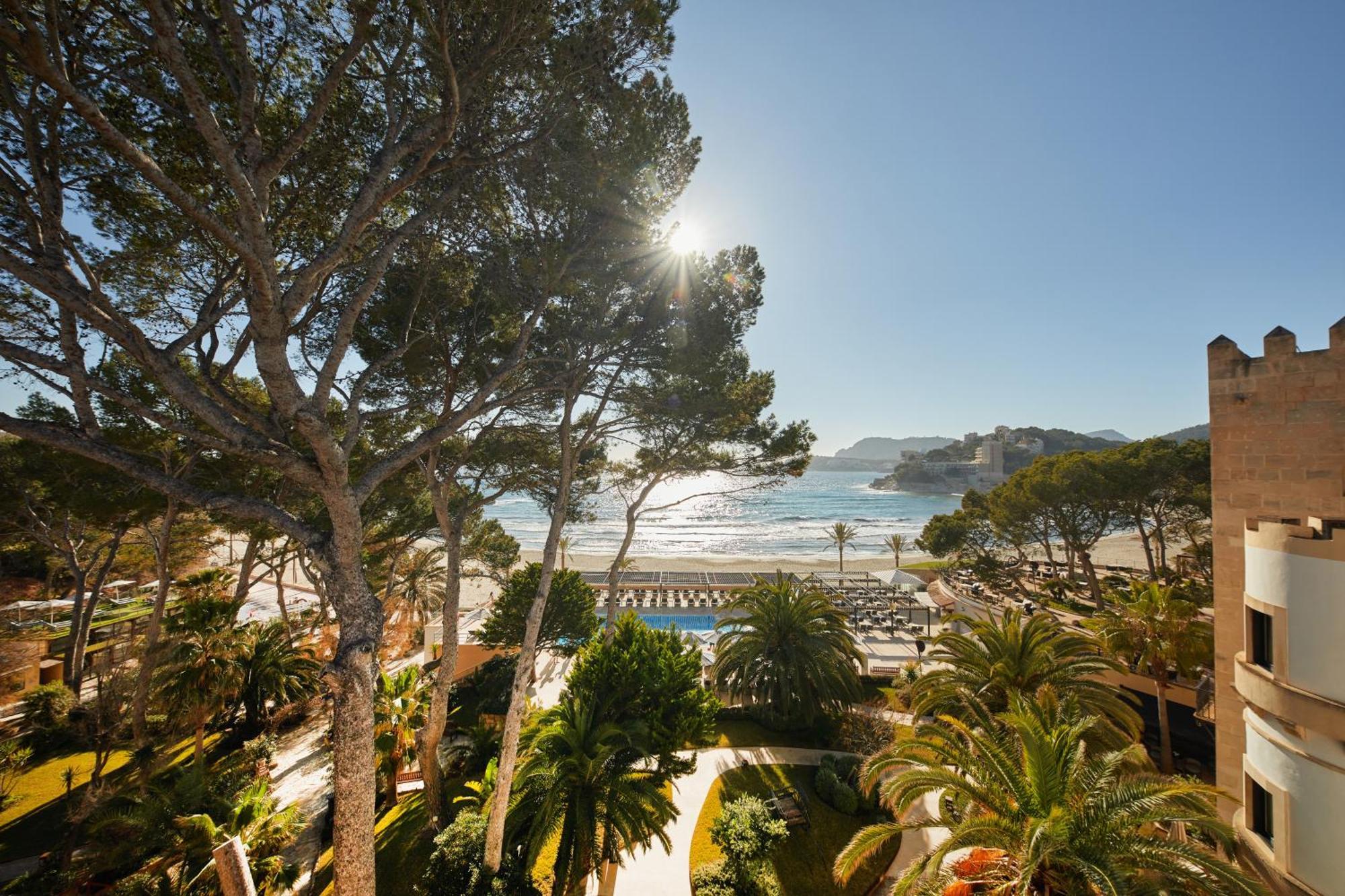 Secrets Mallorca Villamil Resort & Spa - Adults Only ปาเกรา ภายนอก รูปภาพ View of the beach from the hotel